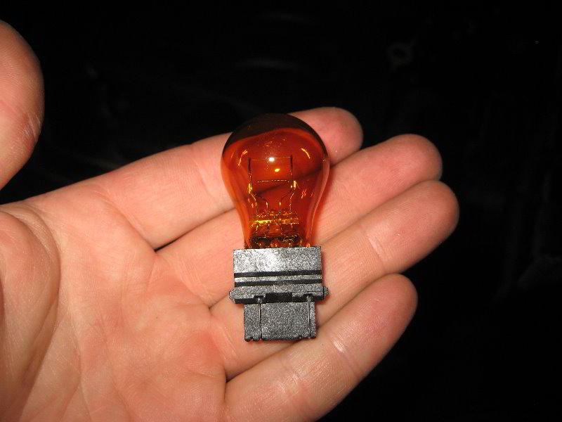2007-2012-Nissan-Sentra-Headlight-Bulbs-Replacement-Guide-017