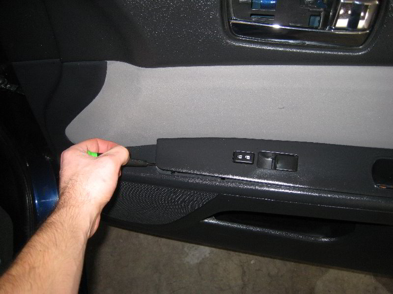 2007-2012-Nissan-Sentra-Interior-Door-Panel-Removal-Guide-010