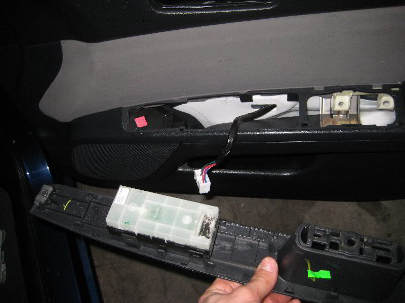 2007-2012-Nissan-Sentra-Interior-Door-Panel-Removal-Guide-013