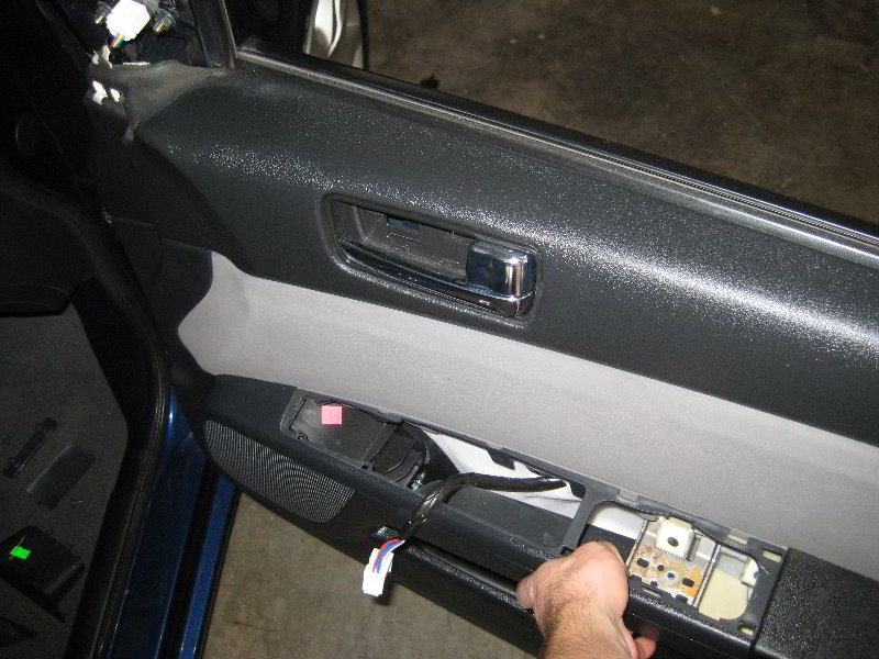 2007-2012-Nissan-Sentra-Interior-Door-Panel-Removal-Guide-017