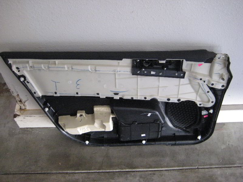 2007-2012-Nissan-Sentra-Interior-Door-Panel-Removal-Guide-024