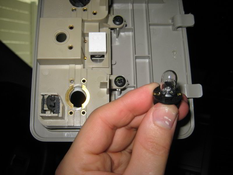 2007-2012-Nissan-Sentra-Map-Light-Bulbs-Replacement-Guide-011