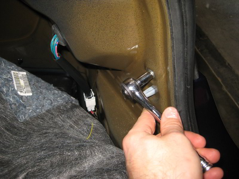 2007-2012-Nissan-Sentra-Tail-Light-Bulbs-Replacement-Guide-007