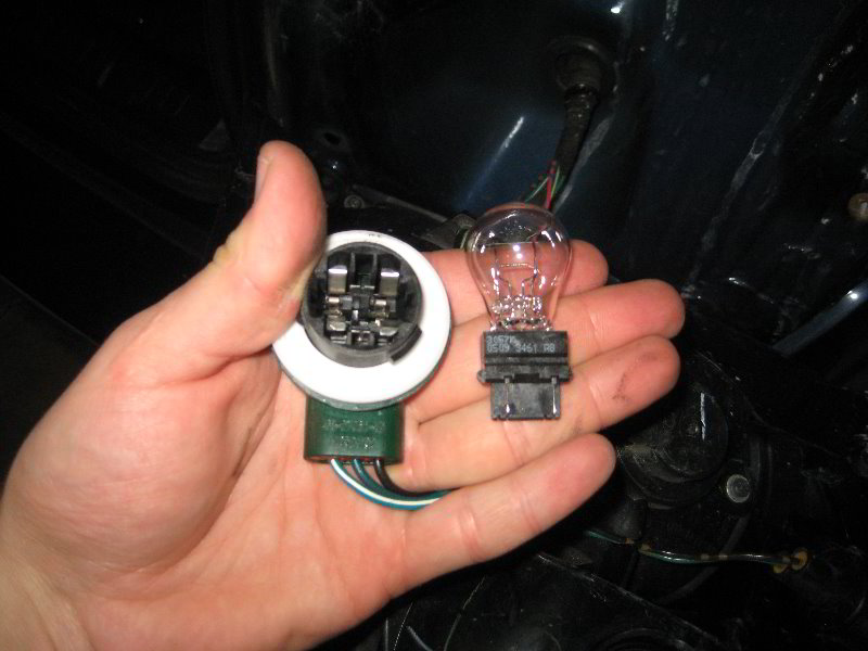 2007-2012-Nissan-Sentra-Tail-Light-Bulbs-Replacement-Guide-018
