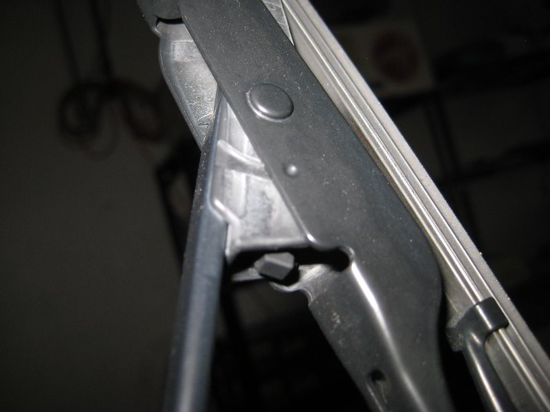 2007-2012-Nissan-Sentra-Windshield-Wiper-Blades-Replacement-Guide-003