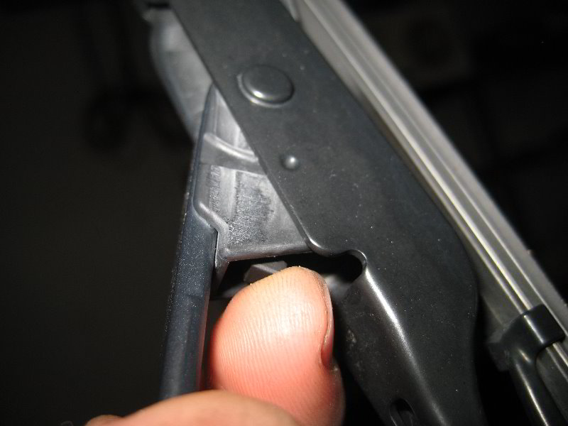 20072012NissanSentraWindshieldWiperBladesReplacementGuide004