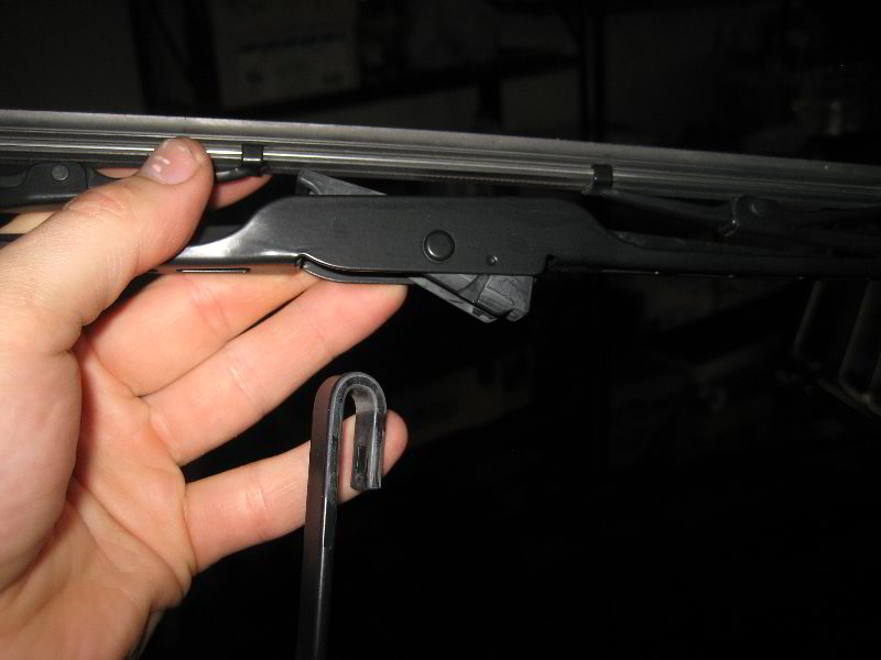 20072012NissanSentraWindshieldWiperBladesReplacementGuide006