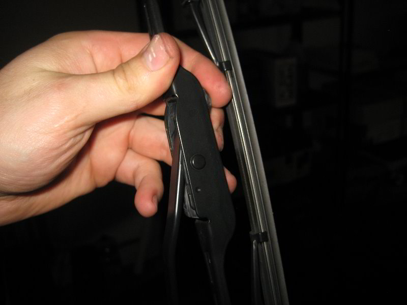 20072012NissanSentraWindshieldWiperBladesReplacementGuide010
