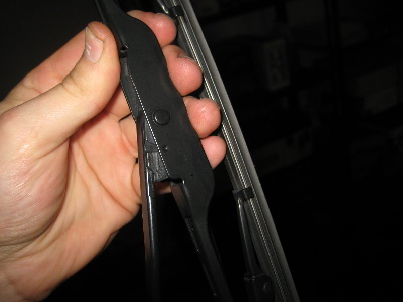2007-2012-Nissan-Sentra-Windshield-Wiper-Blades-Replacement-Guide-011