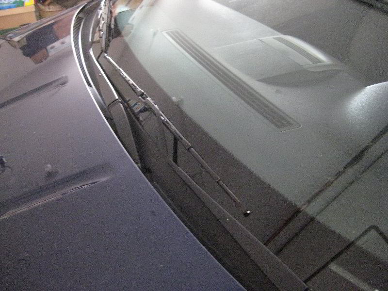 2007-2012-Nissan-Sentra-Windshield-Wiper-Blades-Replacement-Guide-012