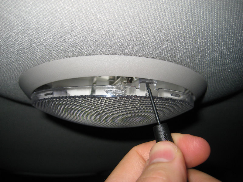 2008-2012-Chevy-Malibu-Dome-Light-Bulb-Replacement-Guide-003