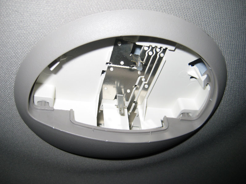 2008-2012-Chevy-Malibu-Dome-Light-Bulb-Replacement-Guide-009