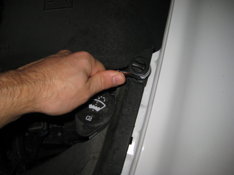 2008-2012-Chevy-Malibu-Headlight-Bulbs-Replacement-Guide-003