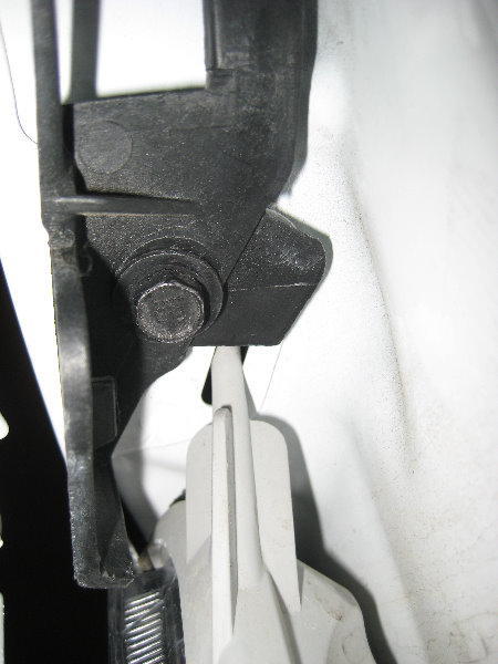 2008-2012-Chevy-Malibu-Headlight-Bulbs-Replacement-Guide-032