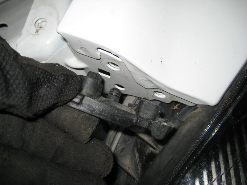 2008-2012-Chevy-Malibu-Headlight-Bulbs-Replacement-Guide-041