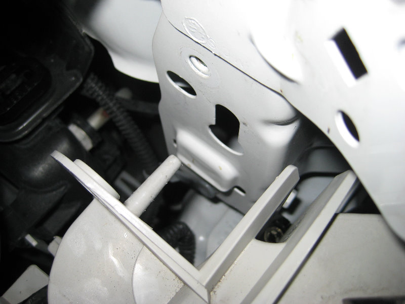 2008-2012-Chevy-Malibu-Headlight-Bulbs-Replacement-Guide-073