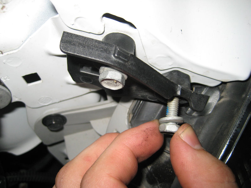 2008-2012-Chevy-Malibu-Headlight-Bulbs-Replacement-Guide-079