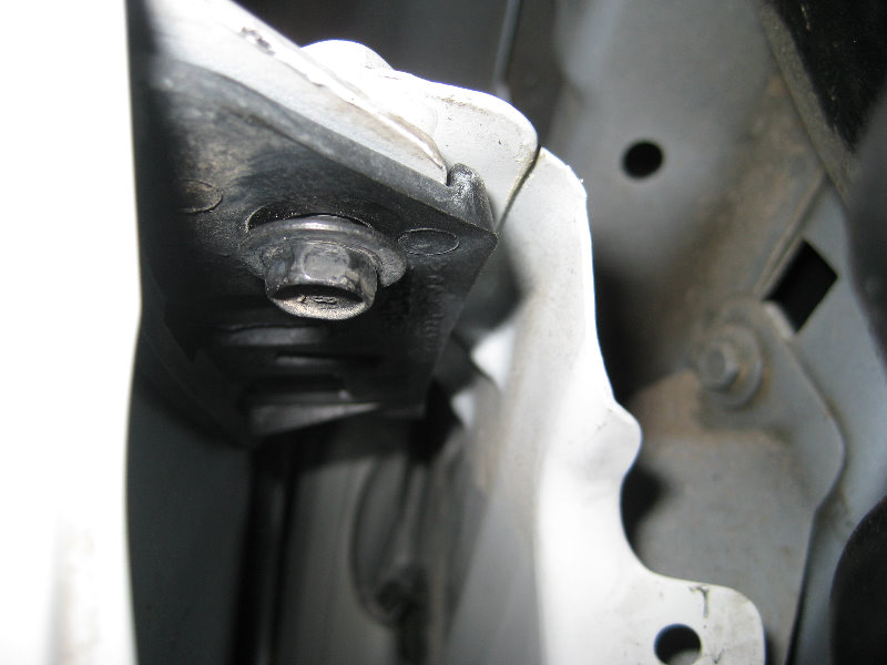 2008-2012-Chevy-Malibu-Headlight-Bulbs-Replacement-Guide-087