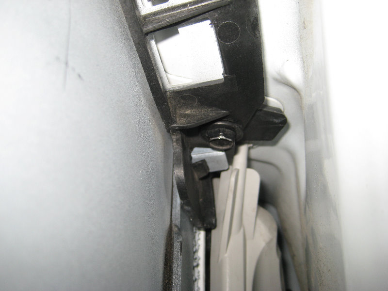 2008-2012-Chevy-Malibu-Headlight-Bulbs-Replacement-Guide-088