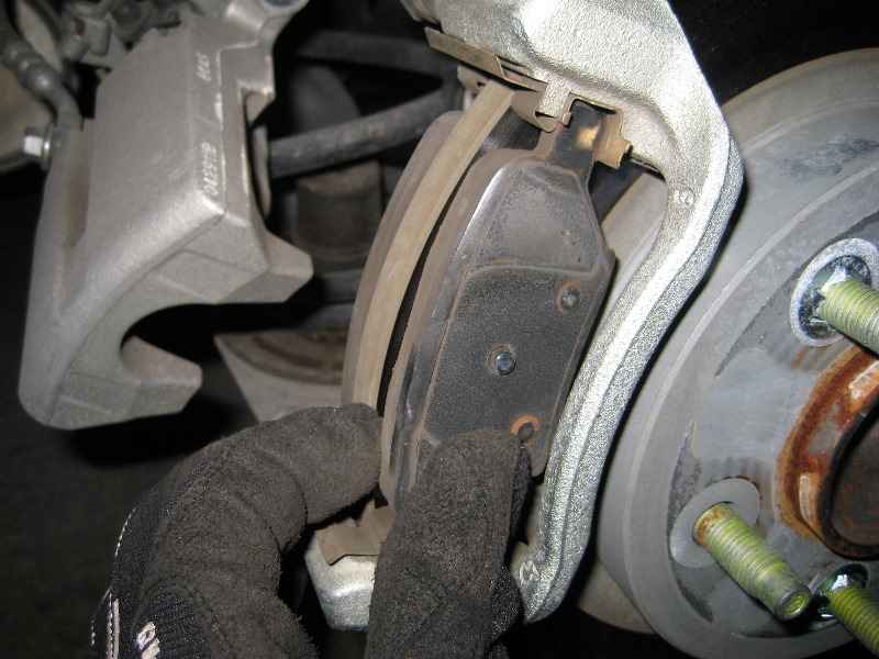 20082012GMChevyMalibuRearBrakePadsReplacementGuide015