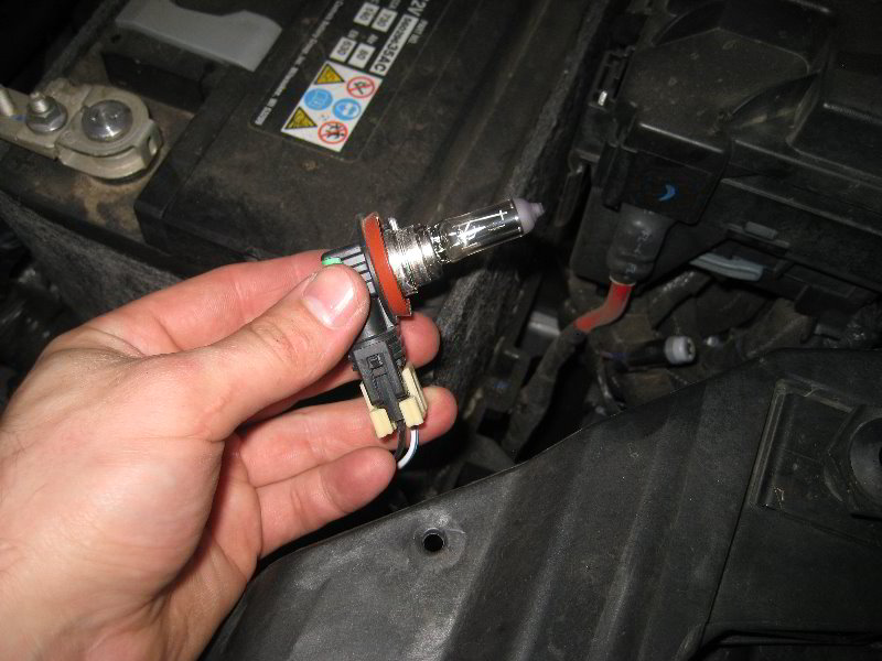 2008-2014-Dodge-Grand-Caravan-Headlight-Bulbs-Replacement-Guide-005