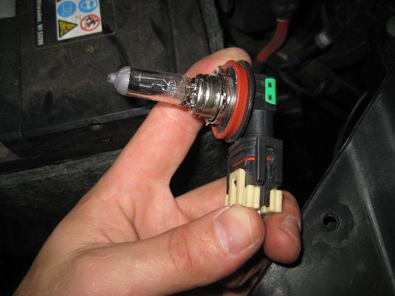 2008-2014-Dodge-Grand-Caravan-Headlight-Bulbs-Replacement-Guide-009