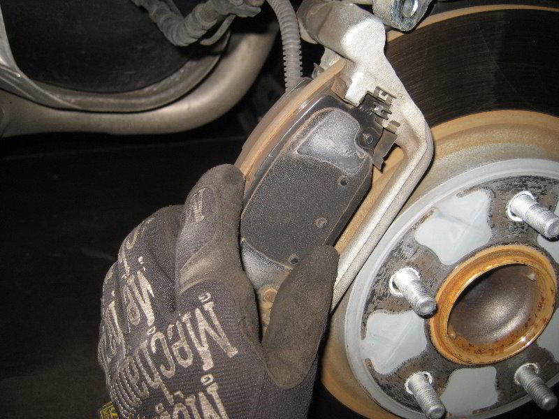 20082014DodgeGrandCaravanRearBrakePadsReplacementGuide014
