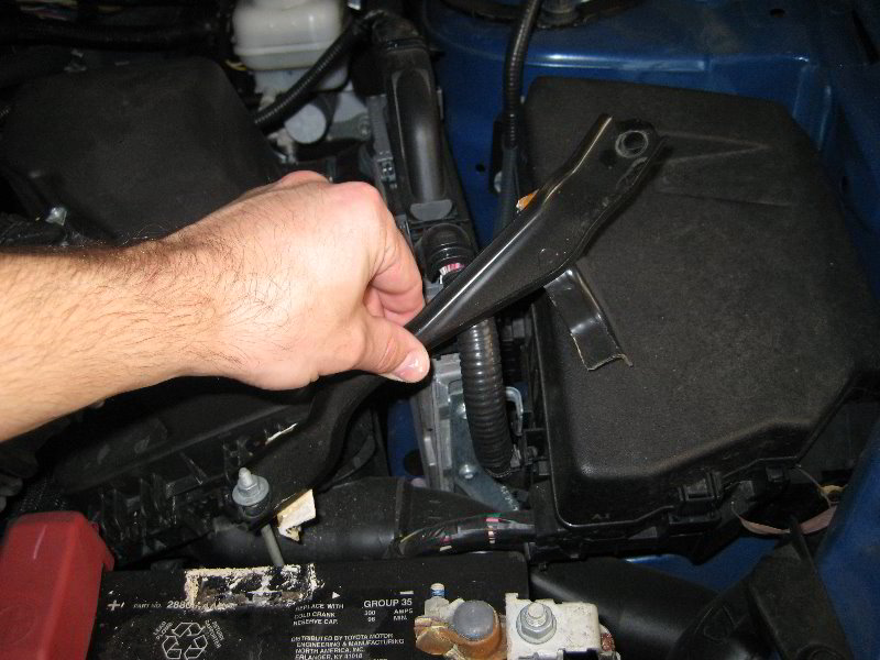 Toyota-Corolla-12V-Car-Battery-Replacement-Guide-004