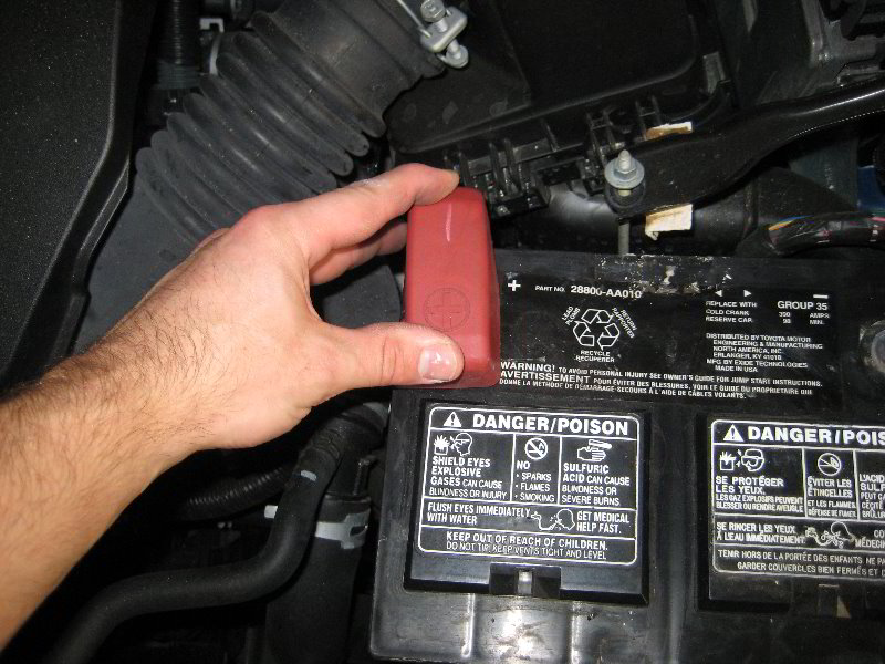 Toyota-Corolla-12V-Car-Battery-Replacement-Guide-016