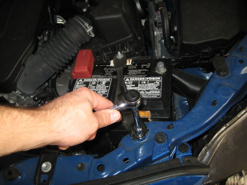 Toyota-Corolla-12V-Car-Battery-Replacement-Guide-018