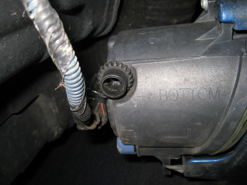 2009-2013-Toyota-Corolla-Fog-Light-Bulbs-Replacement-Guide-005