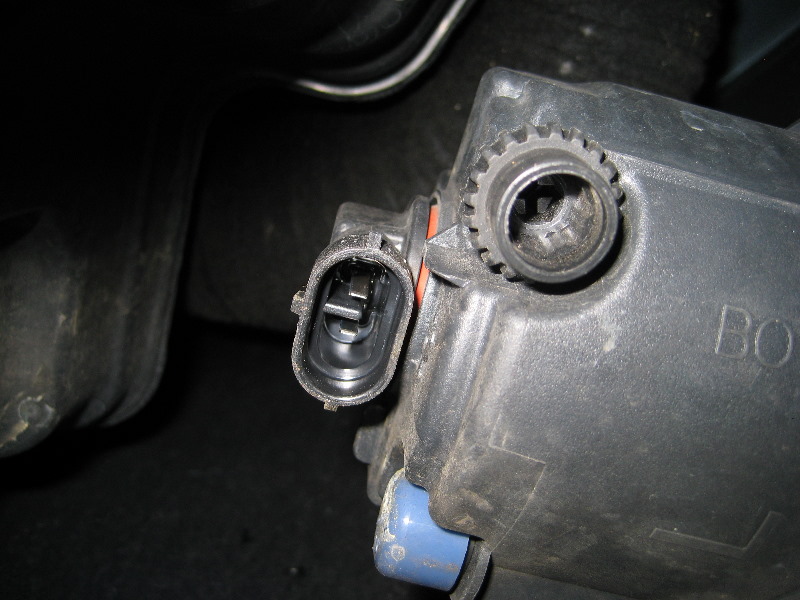 2009-2013-Toyota-Corolla-Fog-Light-Bulbs-Replacement-Guide-007