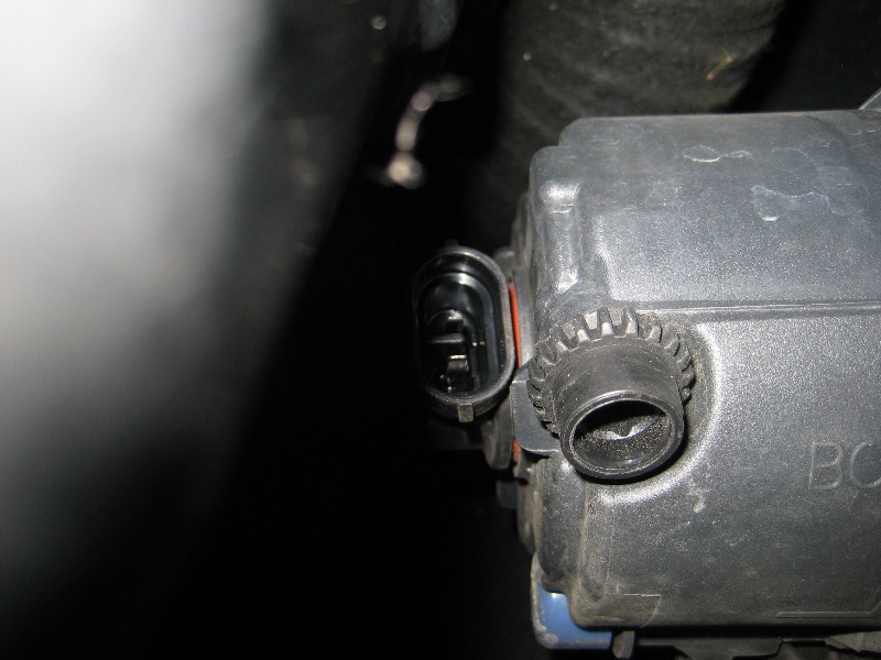 2009-2013-Toyota-Corolla-Fog-Light-Bulbs-Replacement-Guide-008