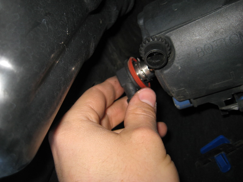 2009-2013-Toyota-Corolla-Fog-Light-Bulbs-Replacement-Guide-011