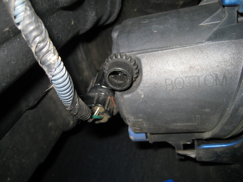 2009-2013-Toyota-Corolla-Fog-Light-Bulbs-Replacement-Guide-012