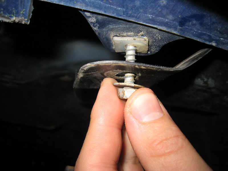 2009-2013-Toyota-Corolla-Fog-Light-Bulbs-Replacement-Guide-014