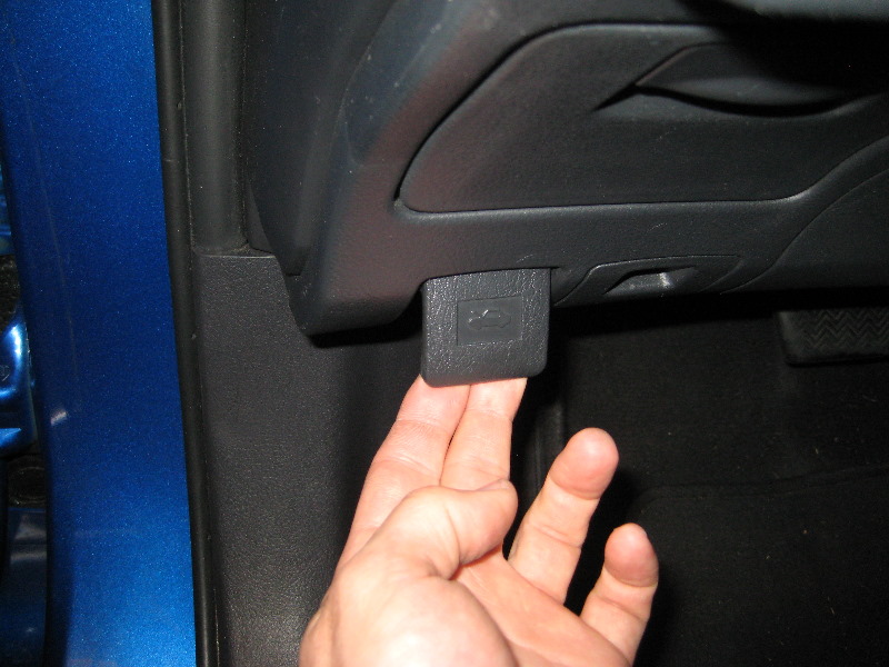 20092013ToyotaCorollaHeadlightBulbsReplacementGuide002