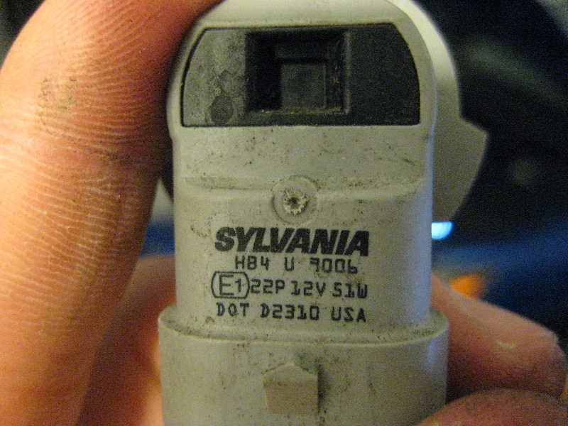 2009-2013-Toyota-Corolla-Headlight-Bulbs-Replacement-Guide-009