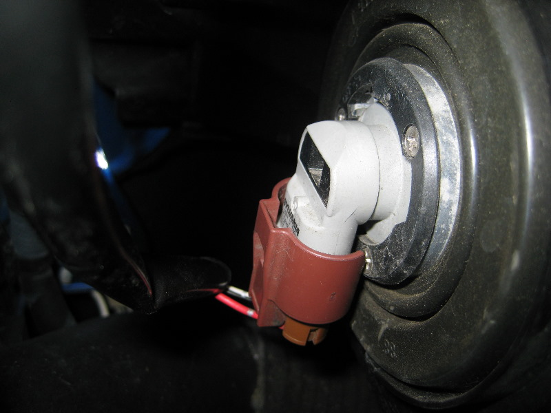 2009-2013-Toyota-Corolla-Headlight-Bulbs-Replacement-Guide-011