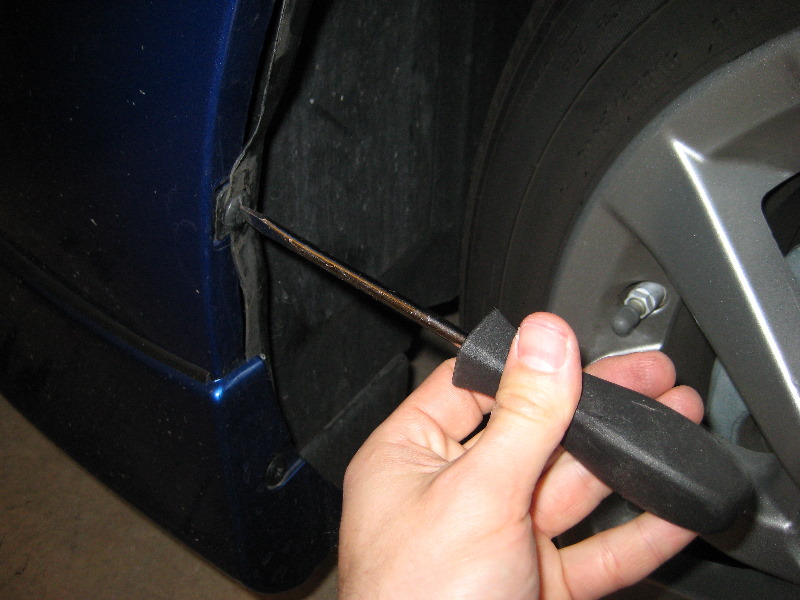 2009-2013-Toyota-Corolla-Headlight-Bulbs-Replacement-Guide-023