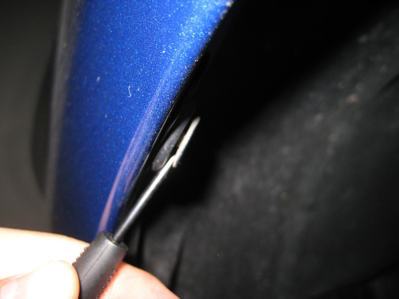 2009-2013-Toyota-Corolla-Headlight-Bulbs-Replacement-Guide-025