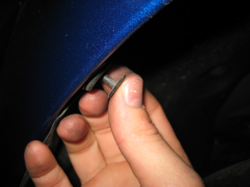 2009-2013-Toyota-Corolla-Headlight-Bulbs-Replacement-Guide-034