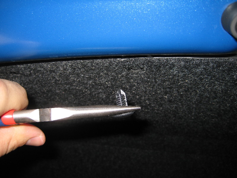 2009-2013-Toyota-Corolla-License-Plate-Light-Bulbs-Replacement-Guide-004