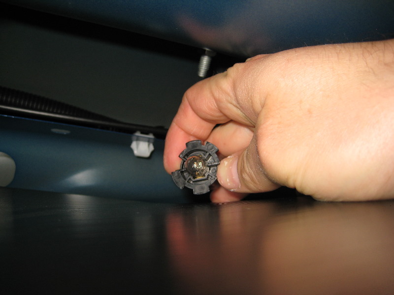 2009-2013-Toyota-Corolla-License-Plate-Light-Bulbs-Replacement-Guide-008