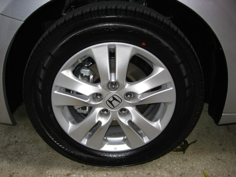 2009-Honda-Accord-LX-Sedan-Review-002