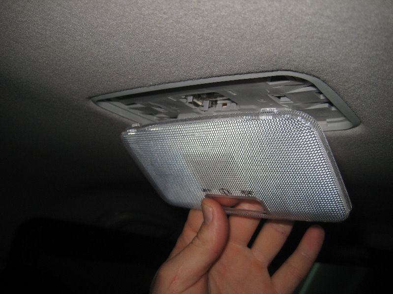 2010-2016-Toyota-4Runner-Dome-Light-Bulb-Replacement-Guide-012