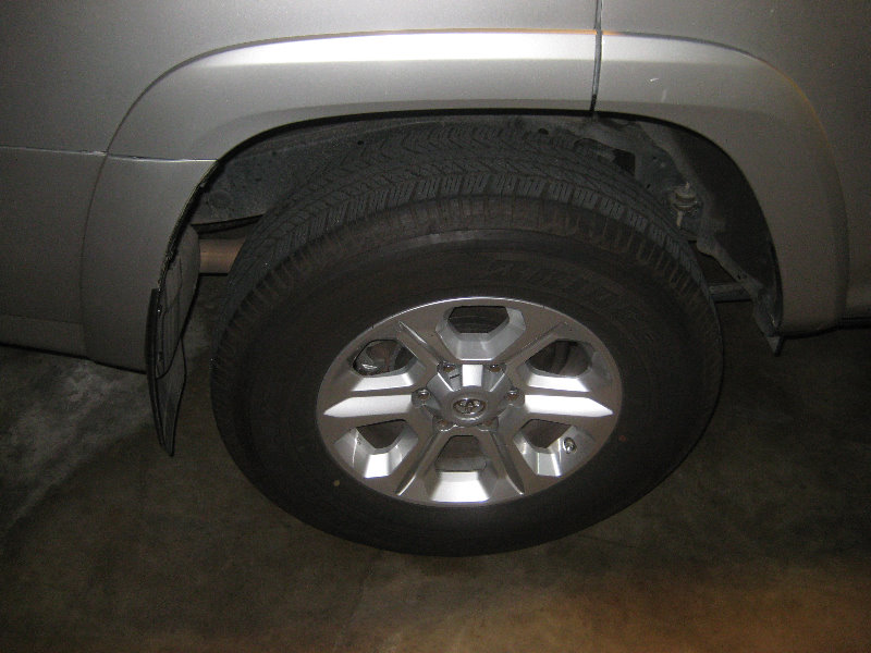 20102016Toyota4RunnerRearDiscBrakePadsReplacementGuide001