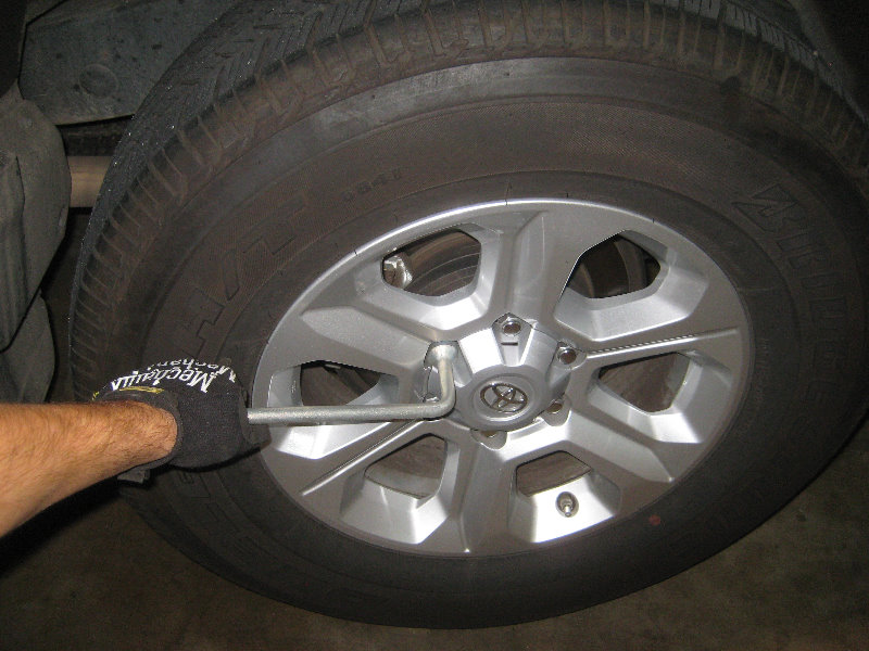 2010-2016-Toyota-4Runner-Rear-Disc-Brake-Pads-Replacement-Guide-002