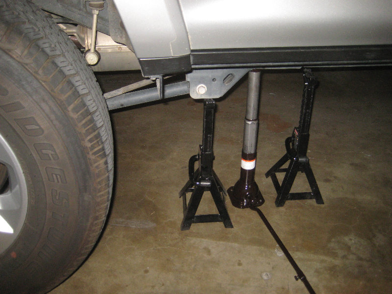 2010-2016-Toyota-4Runner-Rear-Disc-Brake-Pads-Replacement-Guide-003