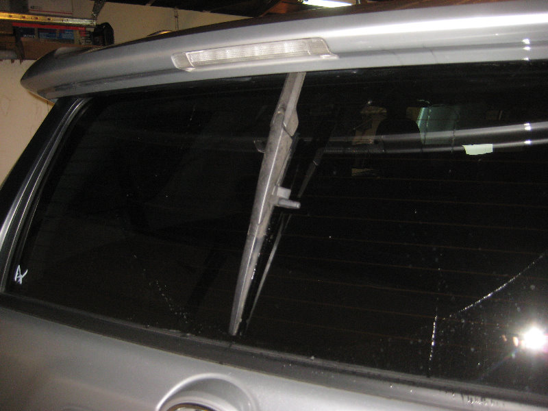 2010-2016-Toyota-4Runner-Rear-Window-Wiper-Blade-Replacement-Guide-001